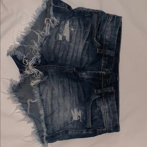 BlankNYC super cute mid/dark wash jean shorts!